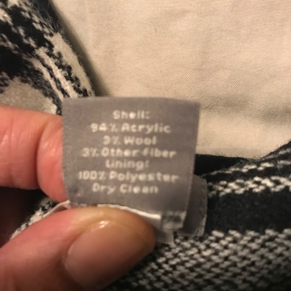 Banana Republic plaid skirt. Fit and Flare style size 12. Acrylic and Wool Blend - Picture 3 of 5